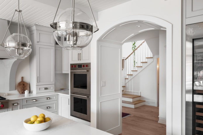 an arch instead of a door in the interior of the kitchen