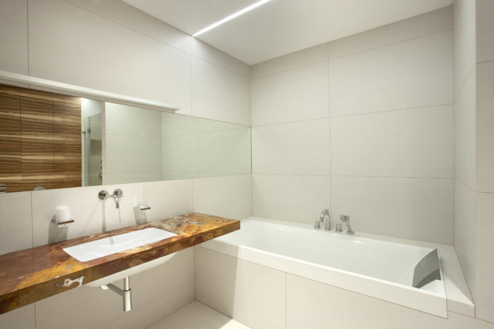 vízvezeték a fürdőszobában a minimalizmus stílusában