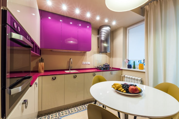 das Farbschema des Kücheninnenraums mit einer Fläche von 10 qm.