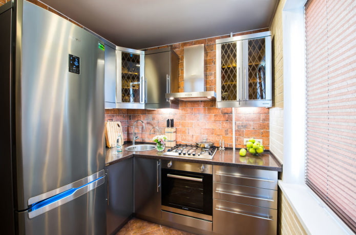 фрижидер у кухињи површине 5 квадратних метара