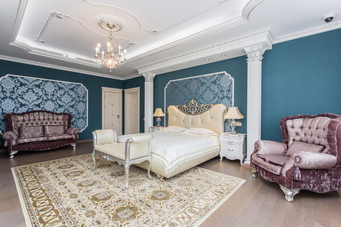 klassisches türkisfarbenes Schlafzimmer