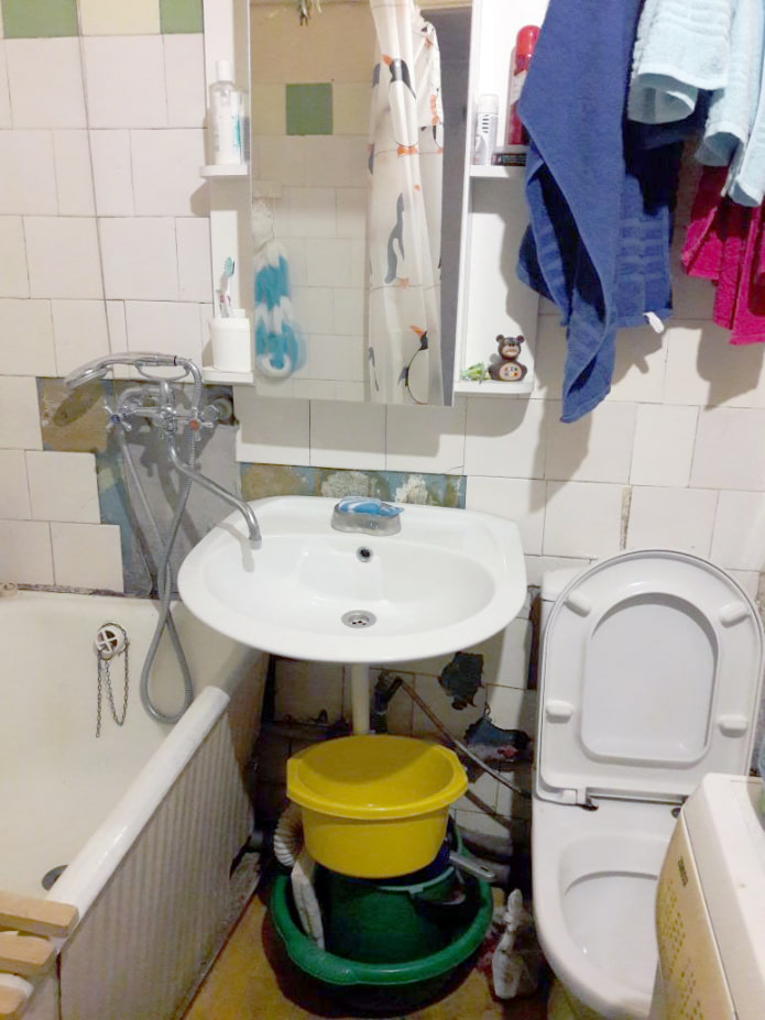 fürdőszoba Hruscsovban felújítás előtt