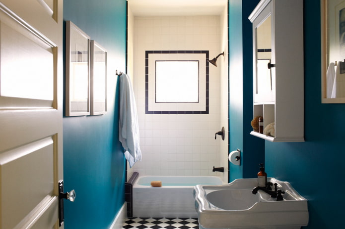 fürdőszoba kék falakkal