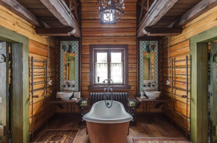 großes Badezimmer in Holz
