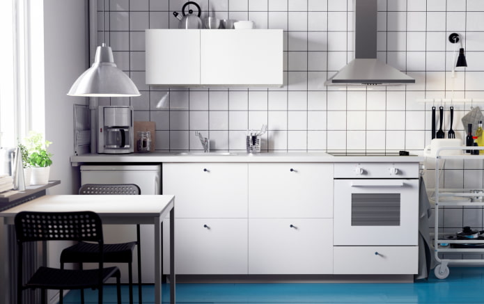 weiße modulare Küche