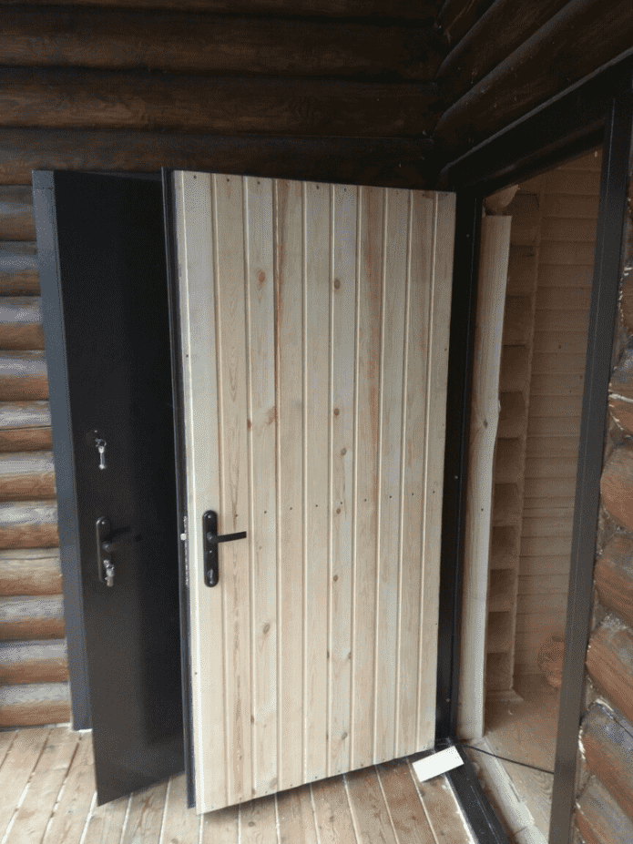дрвена улазна врата
