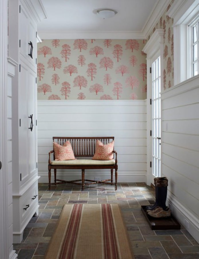 combination of lining with wallpaper