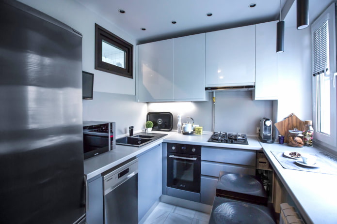 Küche mit glänzenden Fassaden