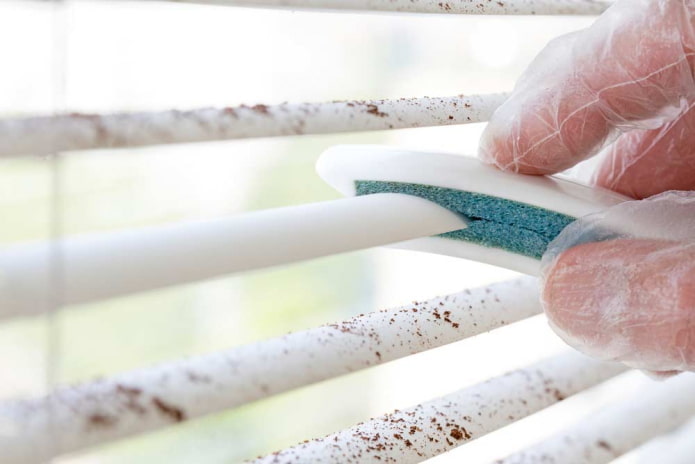 clean the blinds from dirt