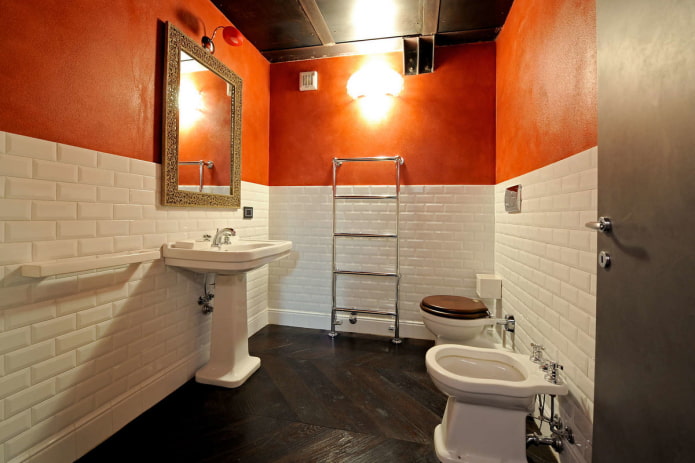 orangefarbenes Badezimmer