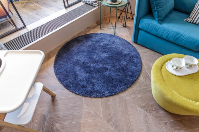 blue round carpet