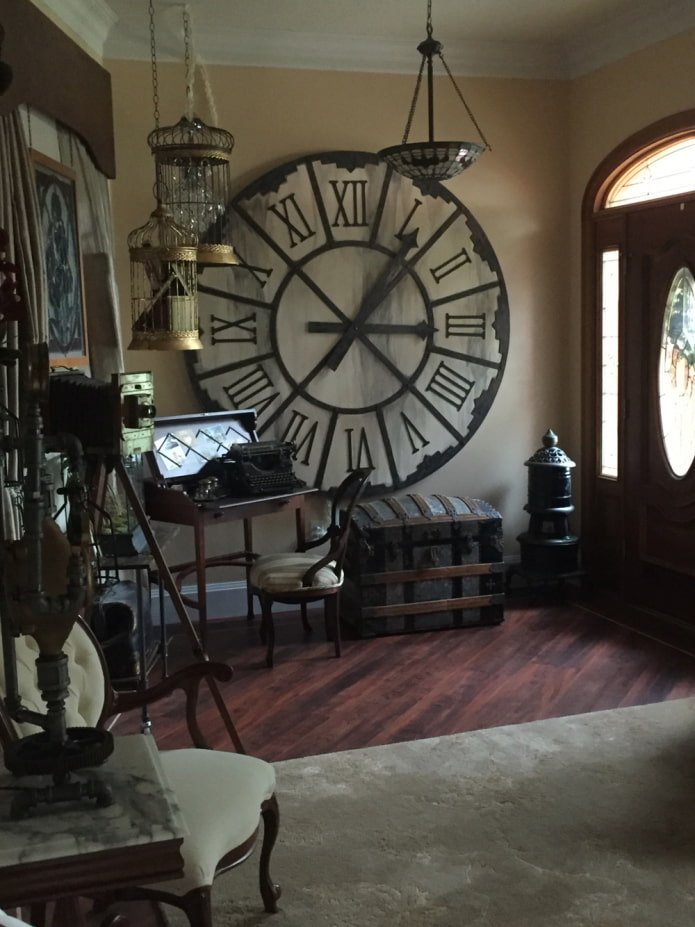 große Uhr im Wohnzimmer