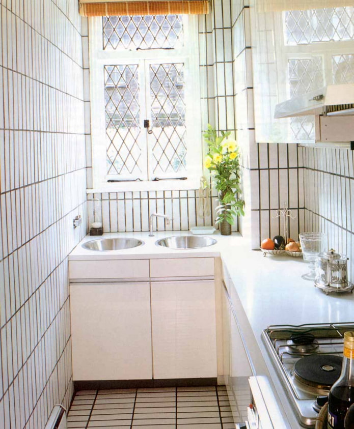 kitchen walls in tiles