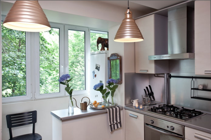 Küche mit kombiniertem Balkon