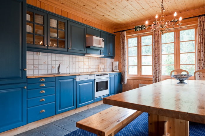 Blaue lineare Küche