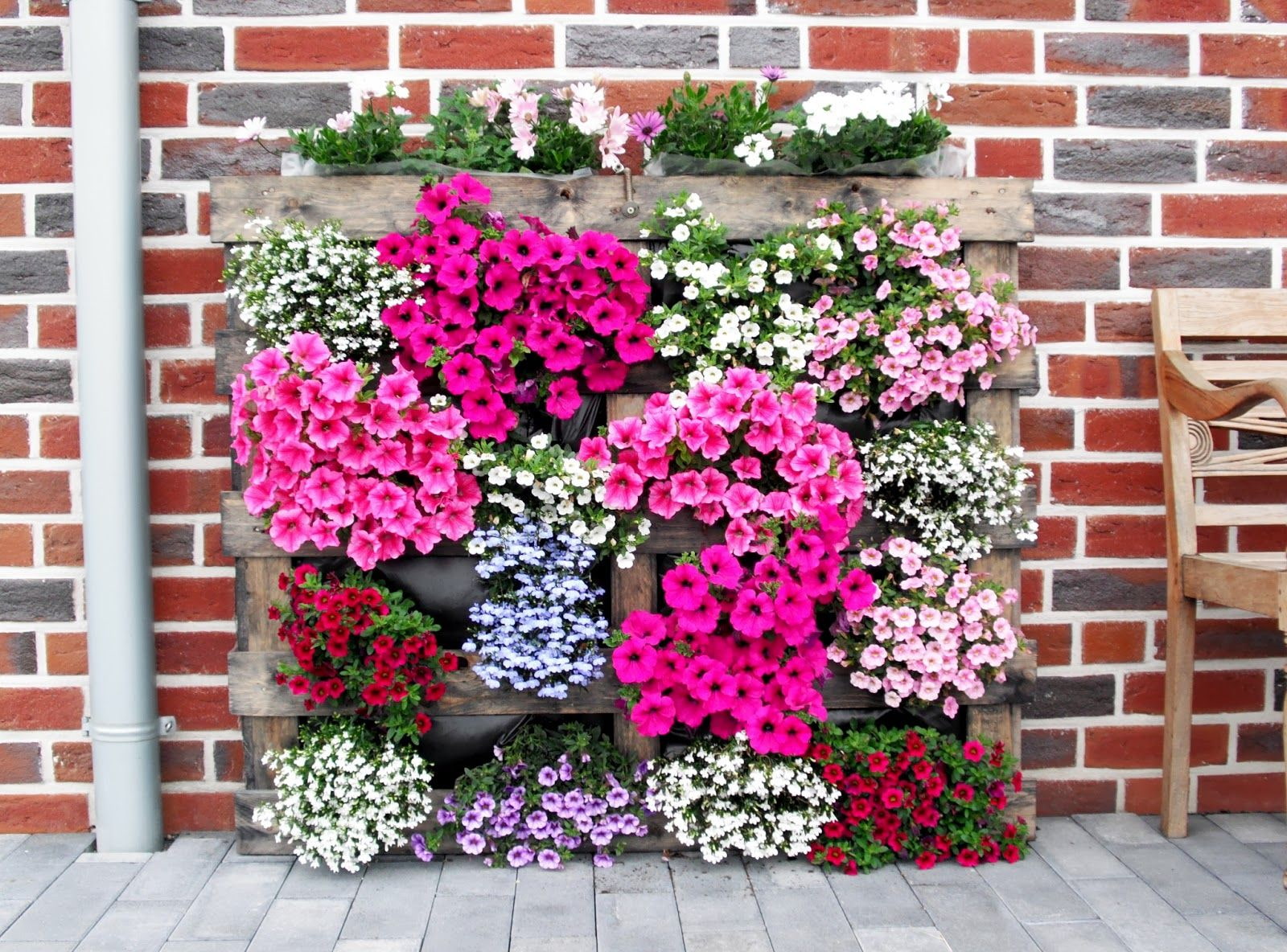 How to make a vertical flower bed?