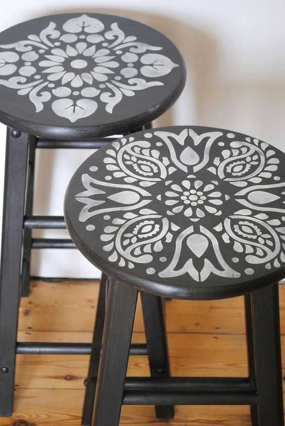 Stencil painting on stools