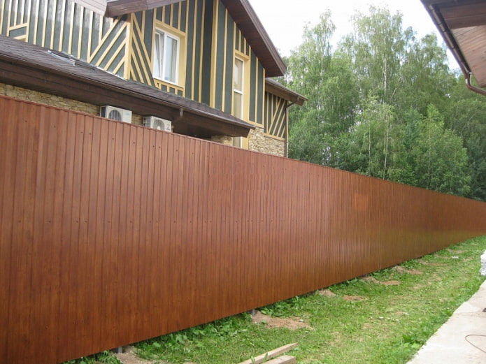 Чврста ограда од профилисаног лима