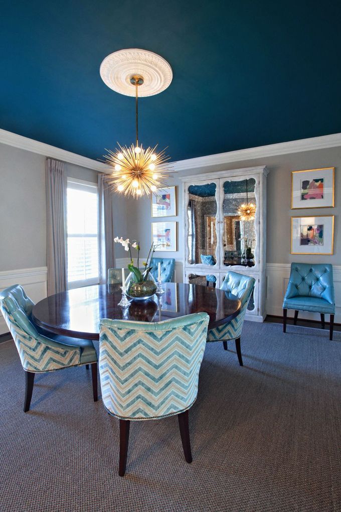 Living room with matte blue ceiling