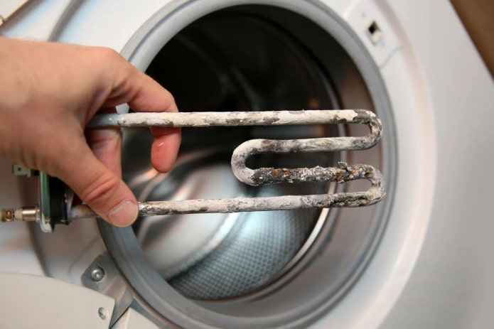 Kalk am Heizelement der Waschmaschine