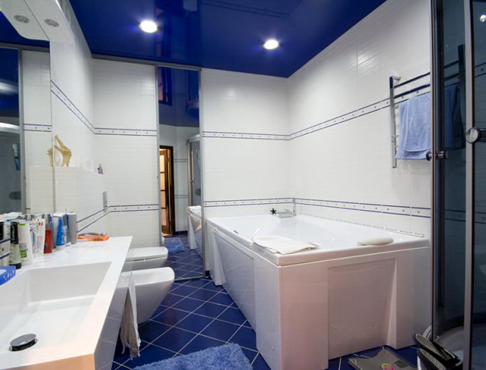 blue stretch ceiling in the bathroom