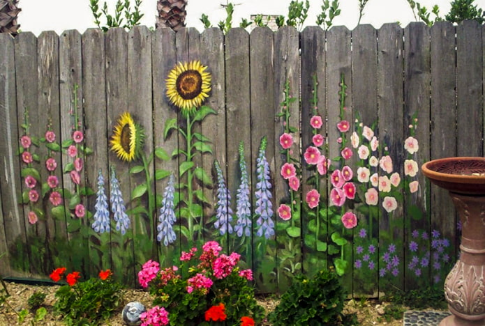 Drawings on the country fence