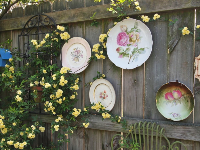 Painted plates on the fence