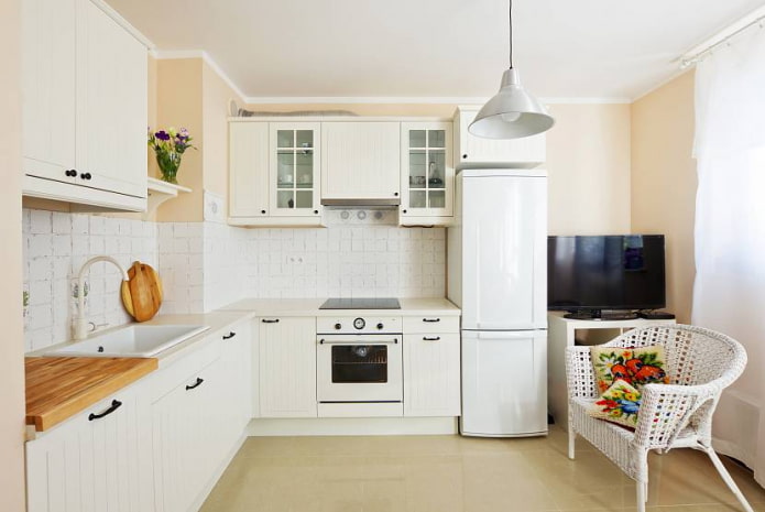 White L-shaped kitchen with a box in the corner