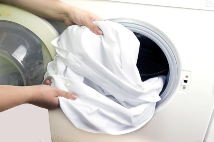 Washing white linen
