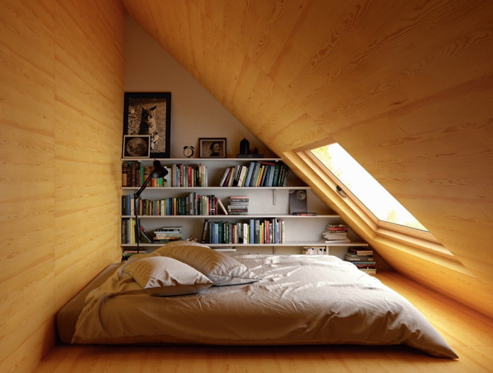 ห้องนอนเล็กในห้องใต้หลังคา