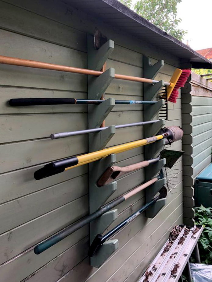 Hanging tool stand