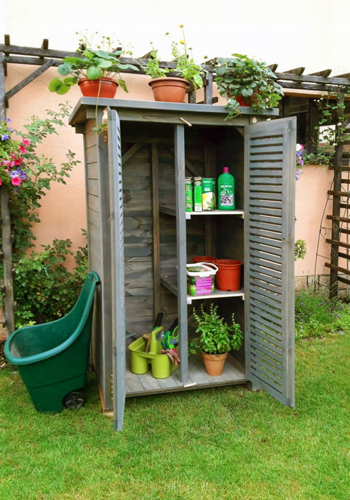 Garden tool cabinet