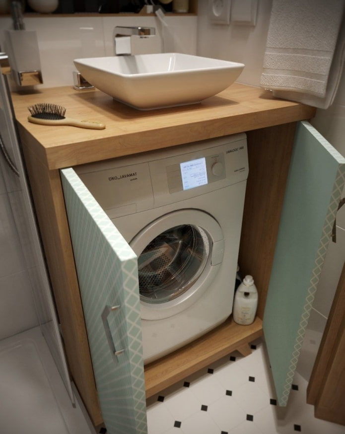 Washing machine in a cabinet