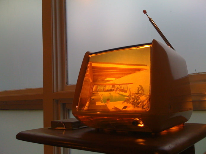 Lampe aus einem alten Fernseher