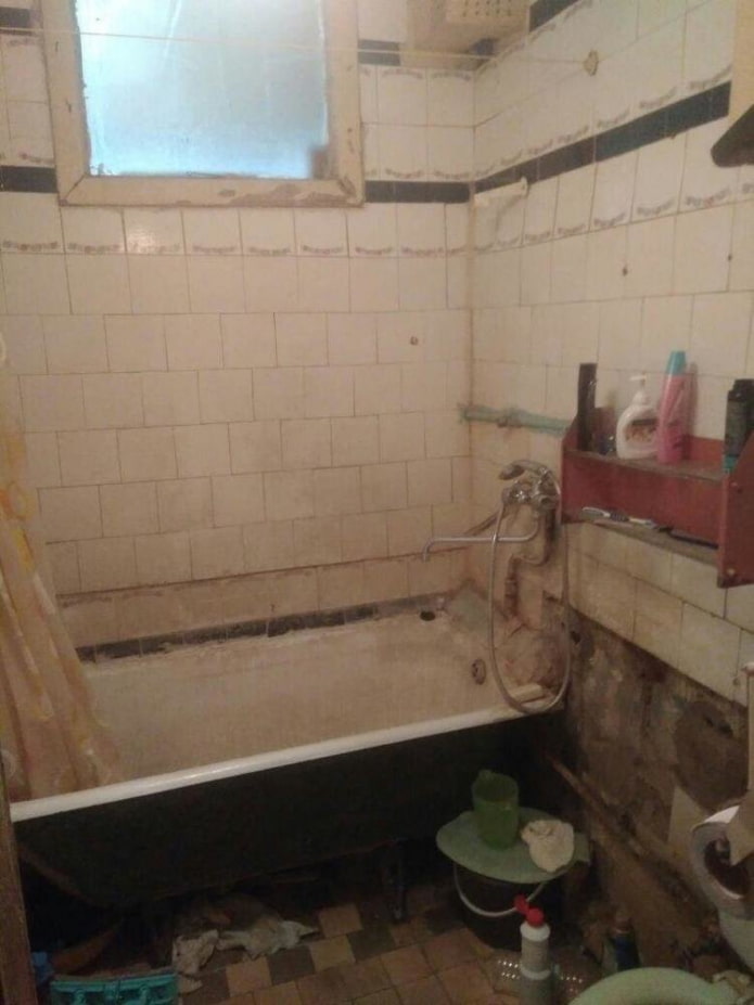 Badezimmer vor der Renovierung