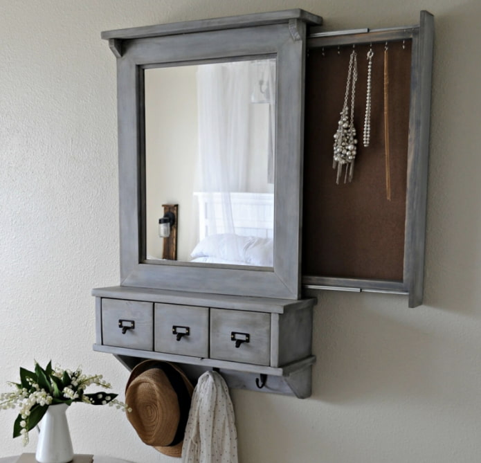 hanging cabinet with mirror