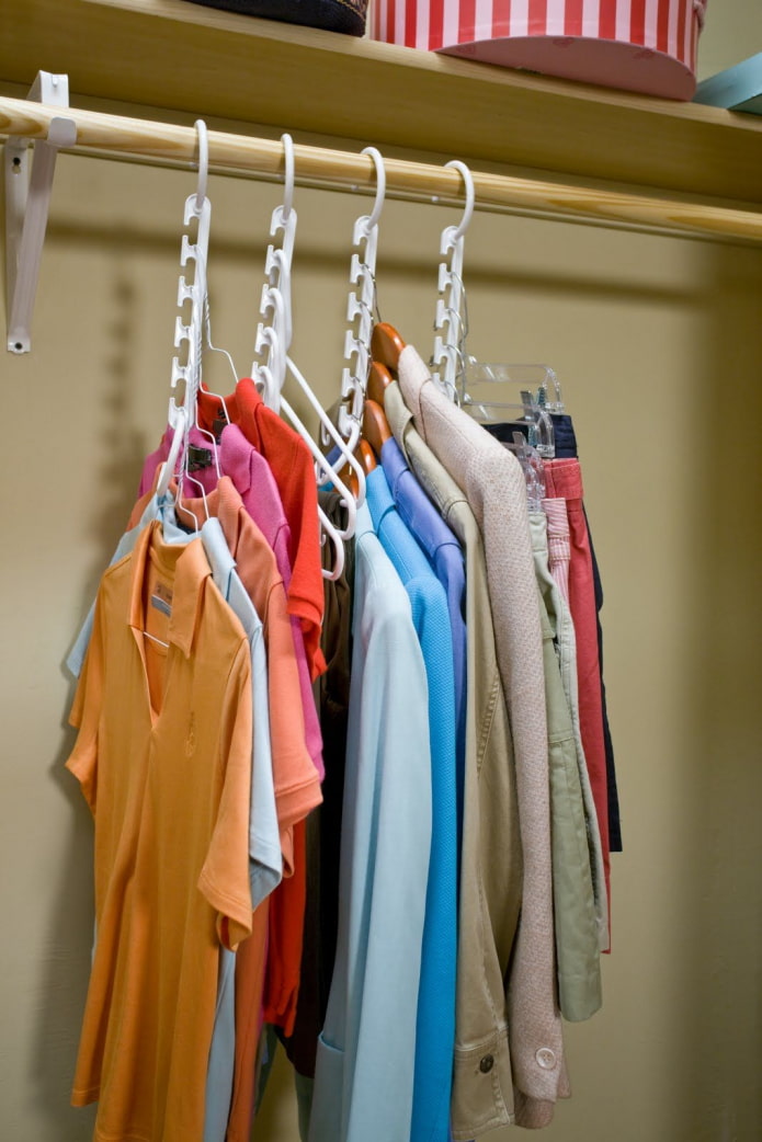 Tiered na T-shirt Hangers