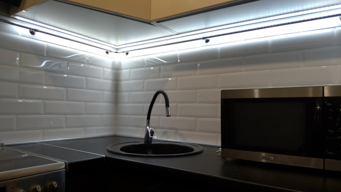 светло осветљење у кухињи