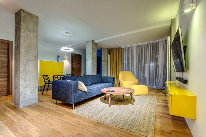 blaues und gelbes Wohnzimmer