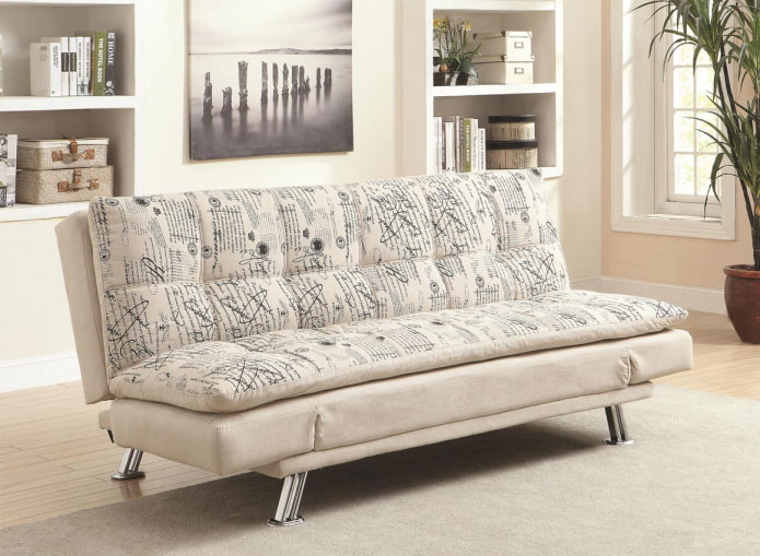 világos kanapé a nappaliban