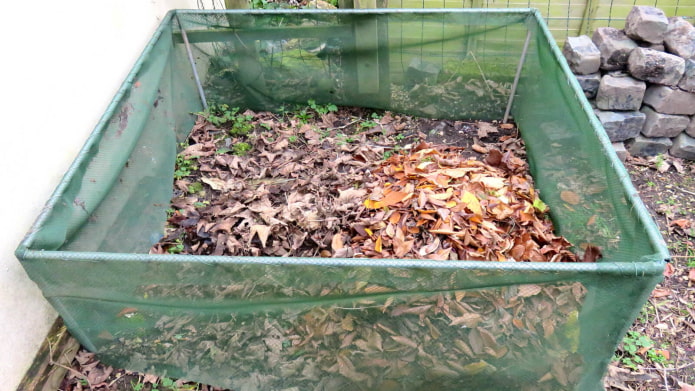 Kompost aus Blättern herstellen