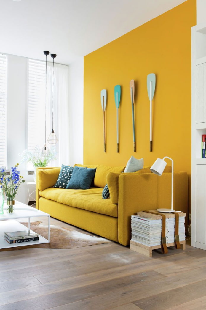 gelbe Wand im Wohnzimmer living
