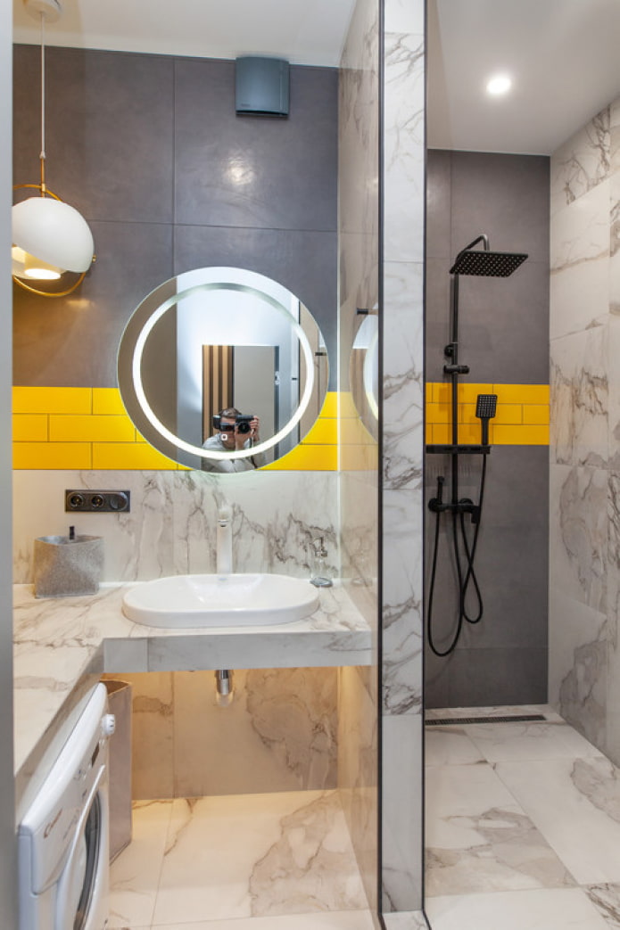 yellow accents in the bathroom