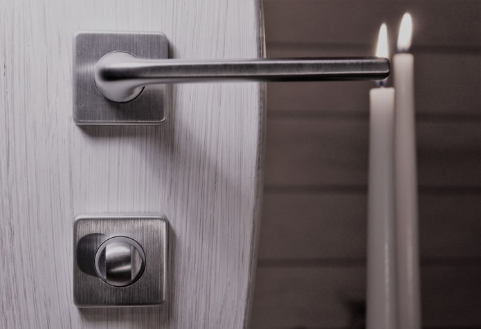 bathroom handle with lock