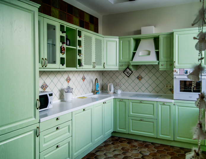fronts with a lattice in the kitchen