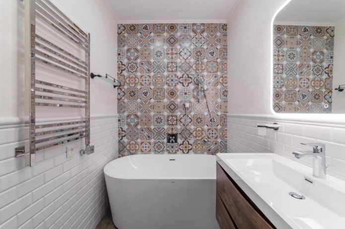oriental tiles in the bathroom