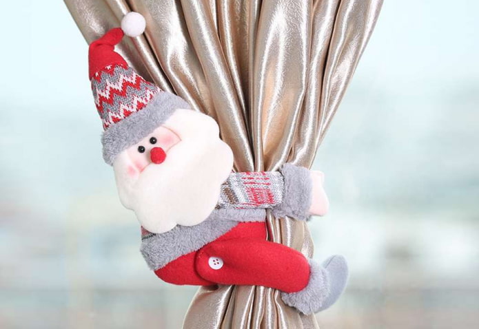Weihnachtsmann am Vorhang