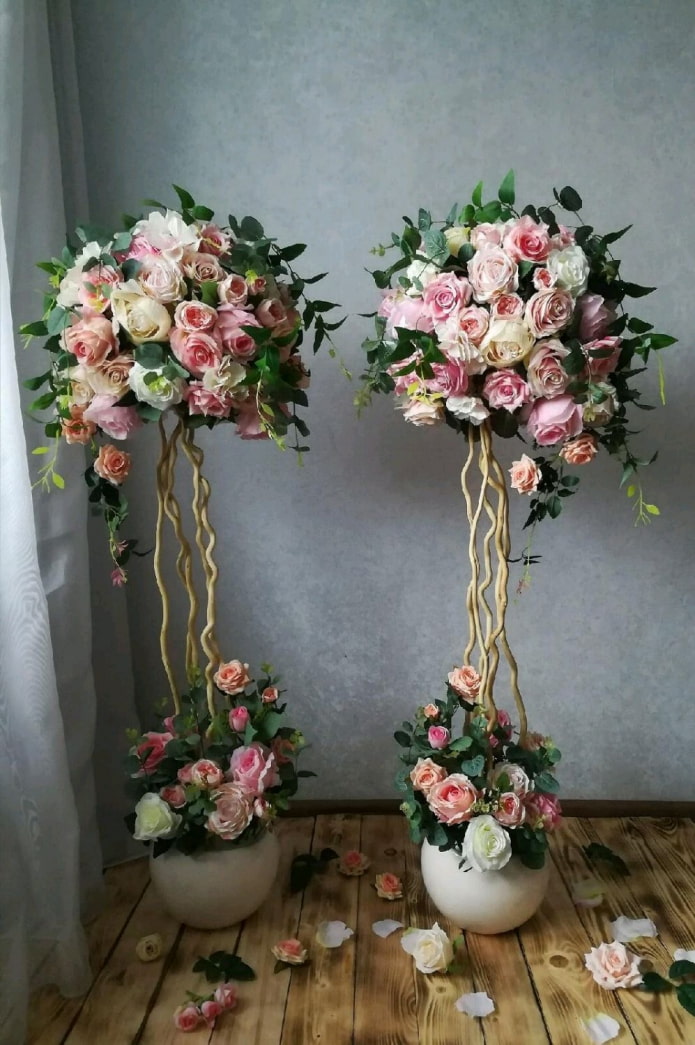 arrangement of artificial roses