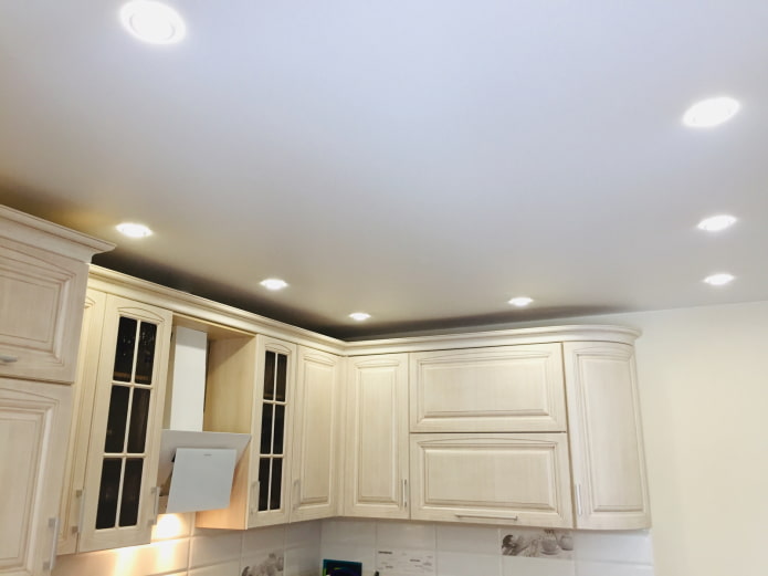 lighting scheme in the kitchen