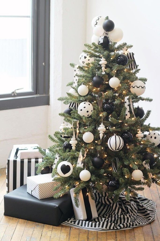 Fekete-fehér-arany karácsonyfa